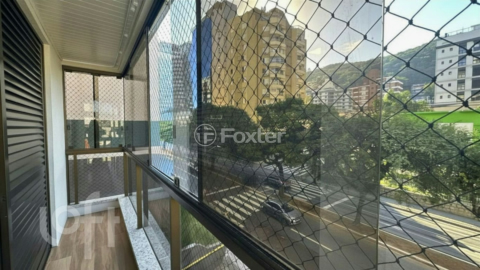 Image 17 - 1000894
