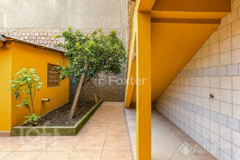 Image 23 - 1000942