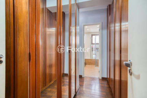 Image 34 - 1000945