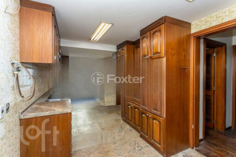 Image 22 - 1000946