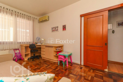 Image 32 - 1000982