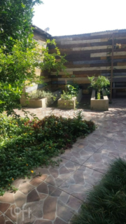 Image 11 - 1001043