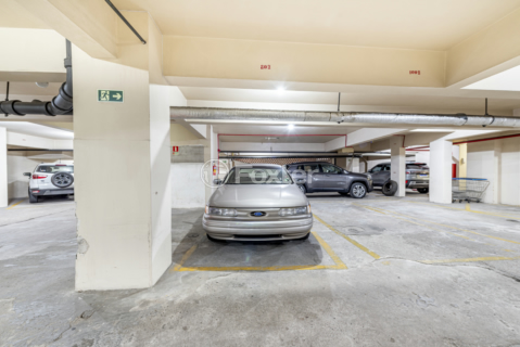 Image 32 - 1001174