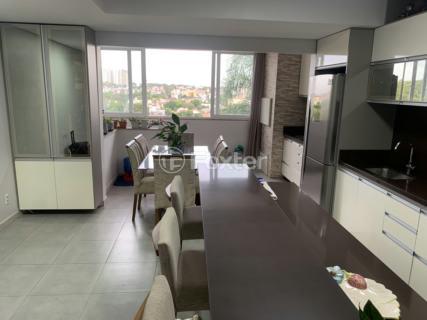 Image 4 - 1001184