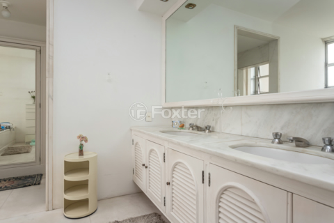Image 37 - 1001277