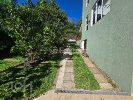 Image 62 - 1001348