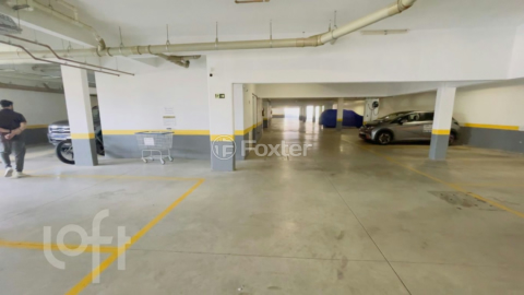 Image 37 - 1001564