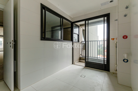 Image 31 - 1001573