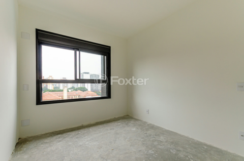 Image 21 - 1001573