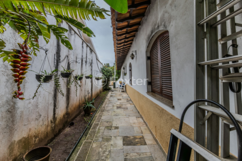 Image 42 - 1001643