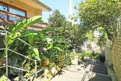 Image 39 - 1001688