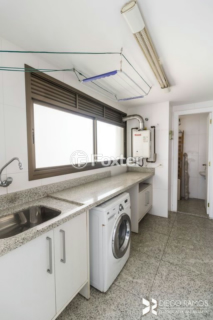 Image 32 - 1001718