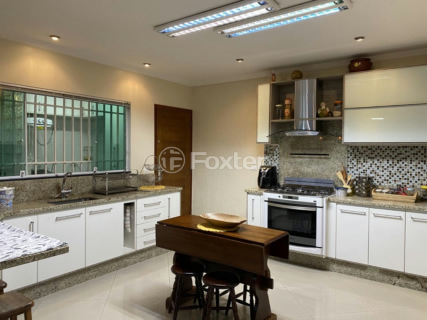 Image 13 - 1002049