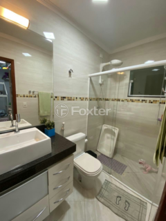 Image 34 - 1002049