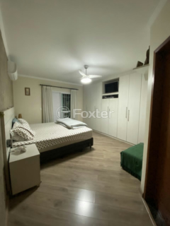 Image 38 - 1002049
