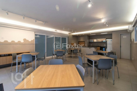 Image 32 - 1002176