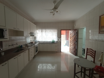 Image 15 - 1002236