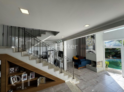 Image 4 - 1002325