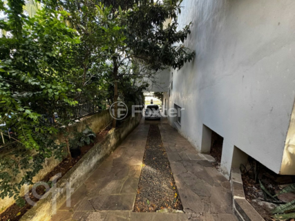 Image 27 - 1002325