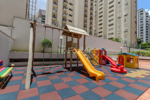 Image 39 - 1002689