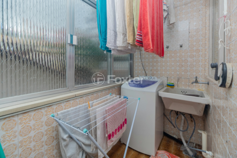 Image 34 - 1002696