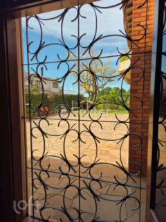 Image 37 - 1003048