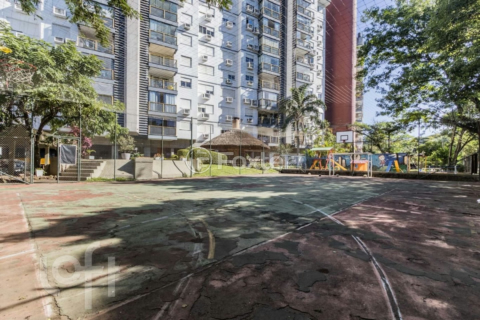 Image 34 - 1003157