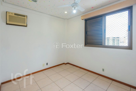 Image 32 - 1003196