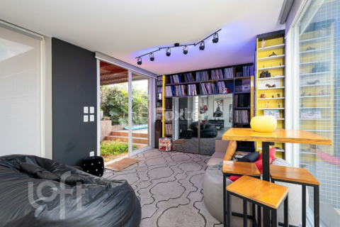 Image 21 - 1003412