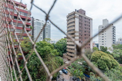 Image 17 - 1003478