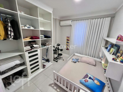 Image 32 - 1003535