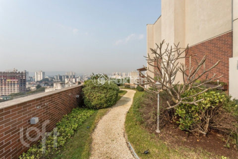 Image 32 - 1003561