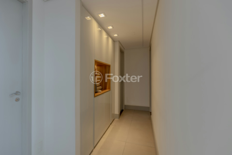 Image 28 - 1004043
