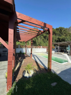 Image 30 - 1004052