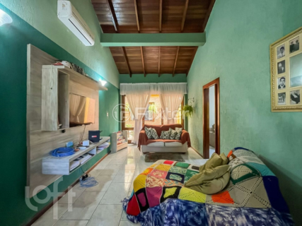 Image 33 - 1004158