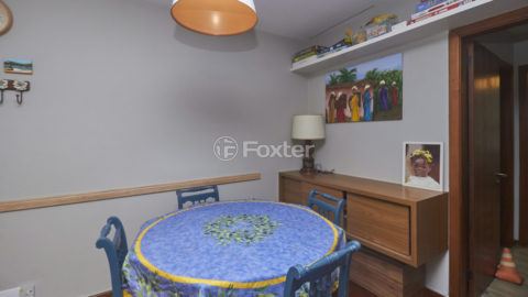 Image 8 - 1004365