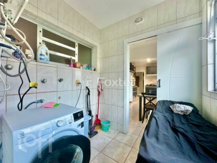 Image 34 - 1004373