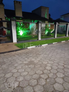 Image 33 - 1004677