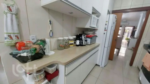 Image 10 - 1004720