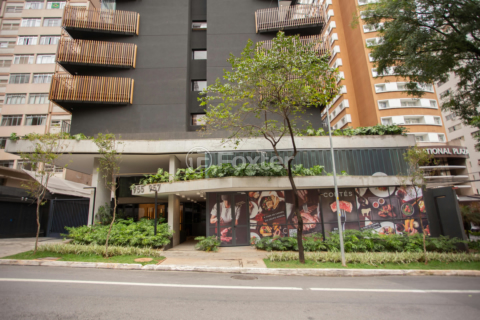 Image 44 - 1004799