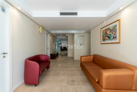 Image 33 - 1005044