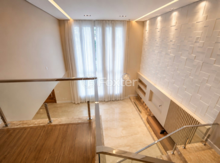 Image 32 - 1005100