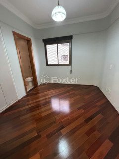 Image 21 - 1005158