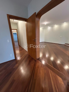 Image 35 - 1005158