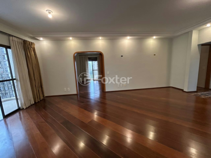 Image 32 - 1005158
