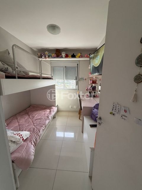 Image 22 - 1005229