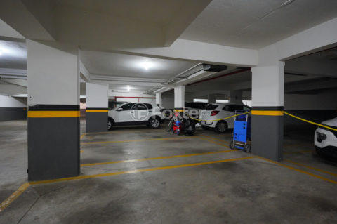 Image 21 - 1005281