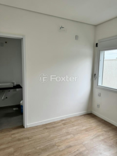 Image 2 - 1005595