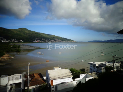 Image 24 - 1005935