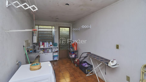Image 42 - 1005981